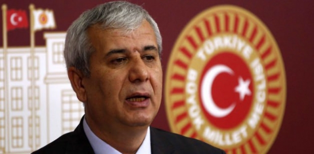 CHP`de kavga! Eleştiriye dayanamayıp yumruk attı