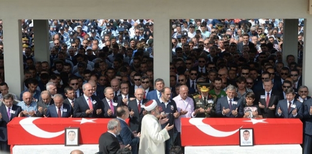 Devletin zirvesi şehitlerini uğurladı