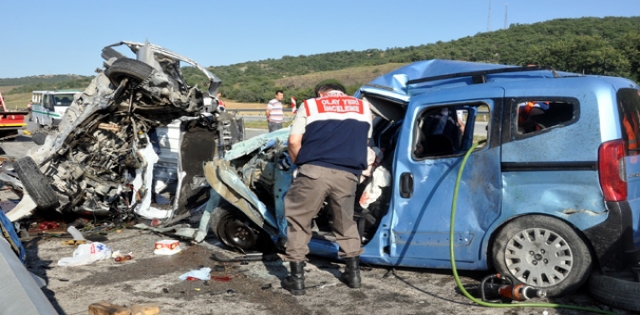 Akçakale?de Kaza: 2 Ölü, 4 Yaralı