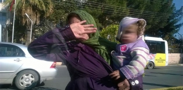 Dilenciler trafik ışıklarını mesken tuttu