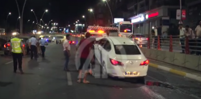 zincirleme trafik kazasında 1`i ağır 3 kişi yaralandı.