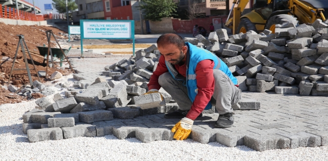 Haliliye?de parke taşı döşeme çalışması sürüyor 