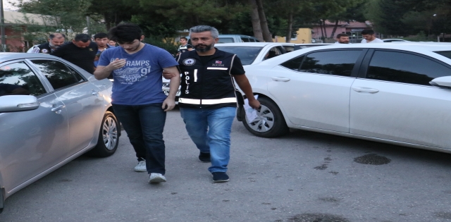 Polis ve askeri okullardan atılan FETÖ`cülere operasyon 