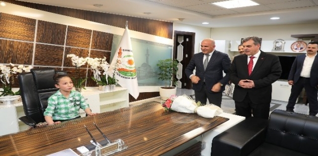 Beyazgül başkanlık makamını çocuklara devretti