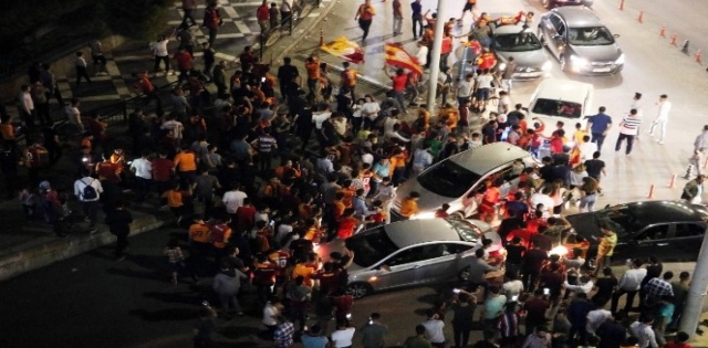 Şanlıurfa`da Galatasaraylı taraftarın şampiyonluk sevinci