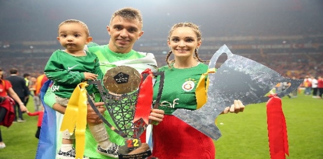 Muslera tarihe geçti