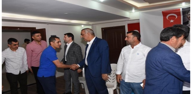 Başkan Bayık vatandaşlarla bayramlaştı