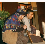 ÖĞRETMENLERDEN TİYATRO GÖSTERİSİ 