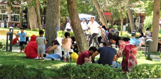 Şanlıurfa`da kavurucu sıcaklar hayatı olumsuz etkilemeye devam ediyor