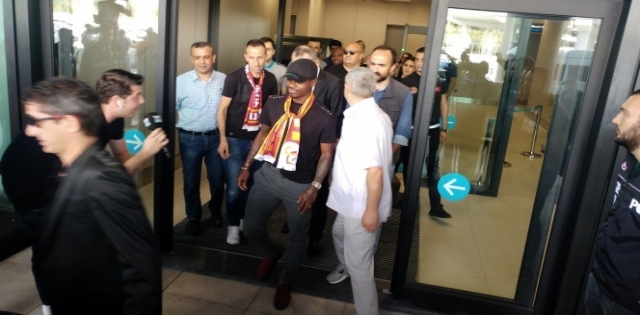 Galatasaray`ın yeni transferi Seri, İstanbul`da