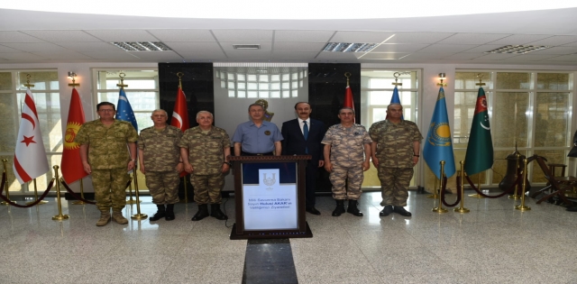 Millî Savunma Bakanı Akar ve Kuvvet Komutanları  Şanlıurfa Valiliği?ni Ziyaret Etti