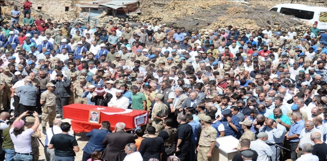 Şehit asker son yolculuğuna uğurlandı