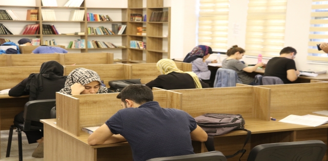 KARAKÖPRÜ`DEÖĞRENCİLER SINAVLARA OKUMA EVLERİNDE HAZIRLANIYOR 