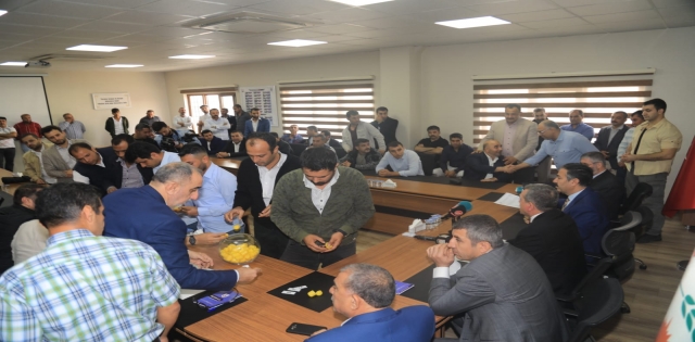 İŞÇİLER KENDİ KURASINI ÇEKTİ